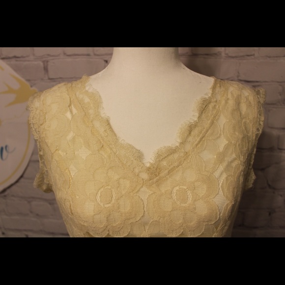 Soleblu Creamy Floral Lace Dress NWT - Picture 2 of 6